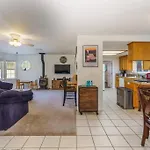 Acorn House - Charming House In Green Heaven With Pool Table With Lovely Backyard